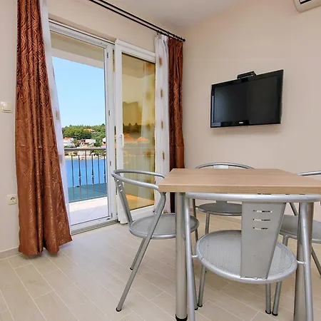 Lumbarda 9303a Apartament